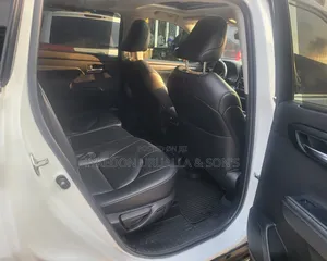 Toyota Highlander XLE AWD 2023 White