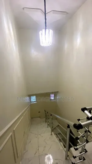 4bdrm Townhouse / Terrace in Chevron for rent
