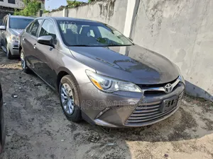 Toyota Camry 2016 Gold