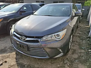 Toyota Camry 2016 Gold