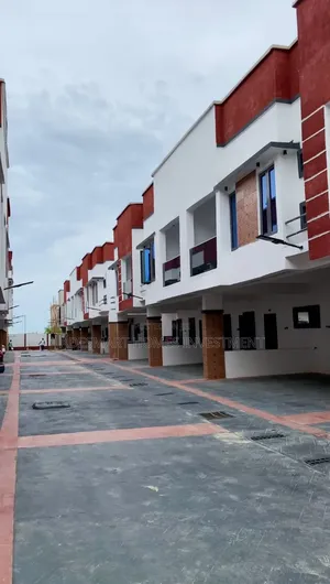 4bdrm Townhouse / Terrace in Orchid Road Lekki, Chevron for rent