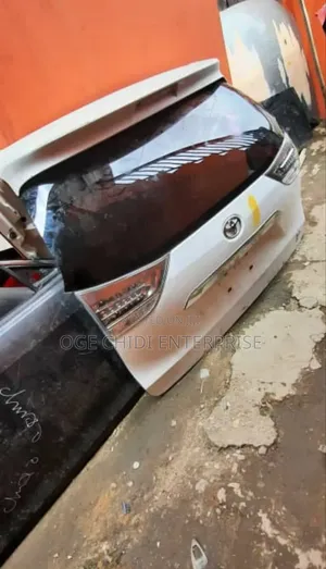 Toyota Boot Sienna 2012