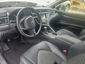 Toyota Camry XLE FWD (2.5L 4cyl 8AM) 2018 Silver
