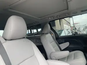 Toyota Sienna Limited Premium AWD (3.5L 6cyl 8A) 2018 White