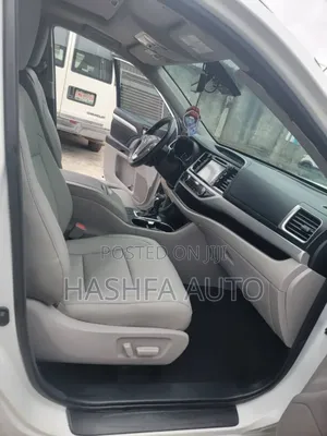 Toyota Highlander XLE 4x2 V6 (3.5L 6cyl 8A) 2018 White