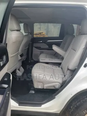 Toyota Highlander XLE 4x2 V6 (3.5L 6cyl 8A) 2018 White