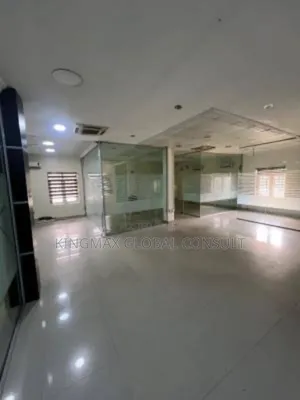 To Let / Tastefully Finished Commercial Property With Approximately