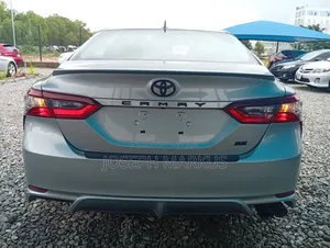 Toyota Camry SE Auto 2024 Silver