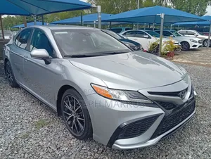 Toyota Camry SE Auto 2024 Silver