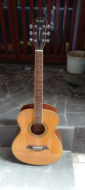 Quality Dame Uk Used Acoustic Guitar
