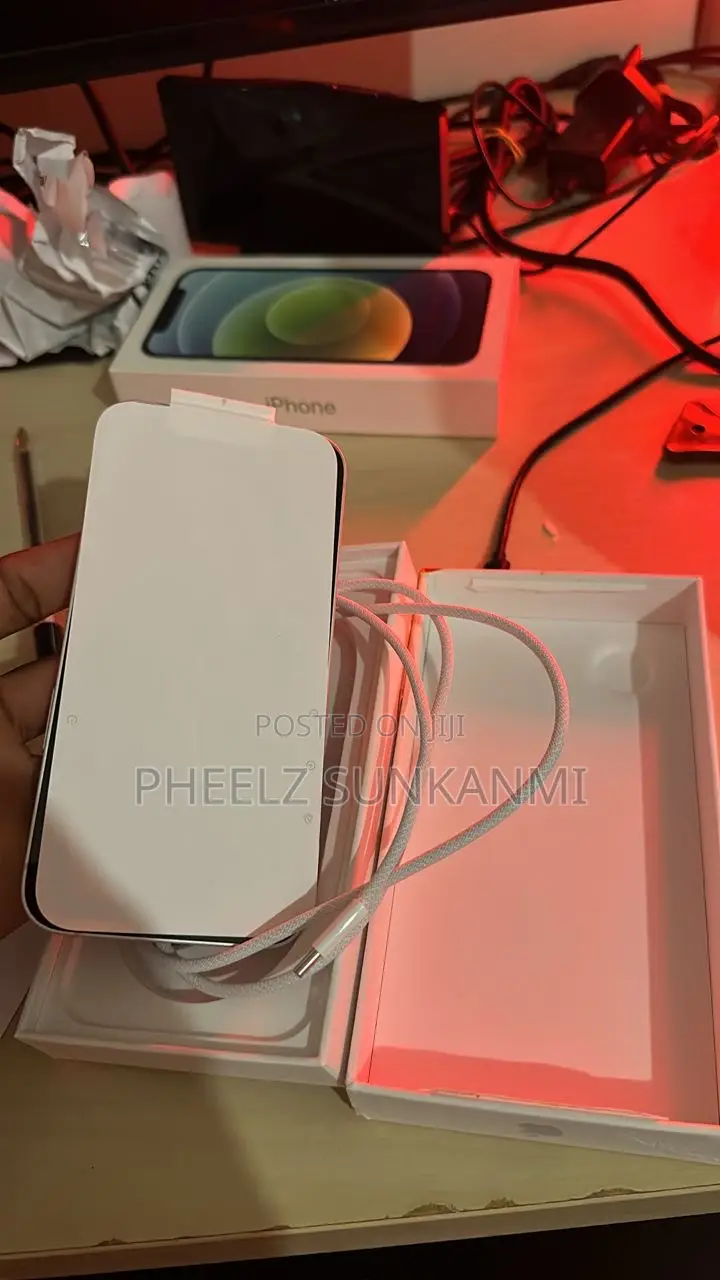 New Apple iPhone 16e 128 GB White in Badagry Mobile Phones, User Phz