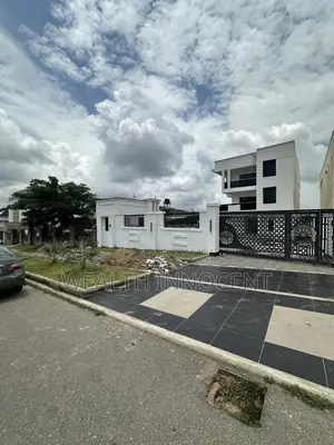 6bdrm Duplex in Guzape District for sale