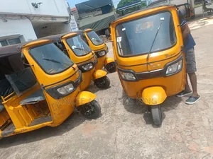 TVS King Cargo 2022 Yellow