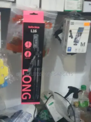 L16 Selfie Stick