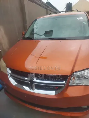 Dodge Caravan 2011 Orange