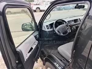 Toyota HiAce 2017 Black