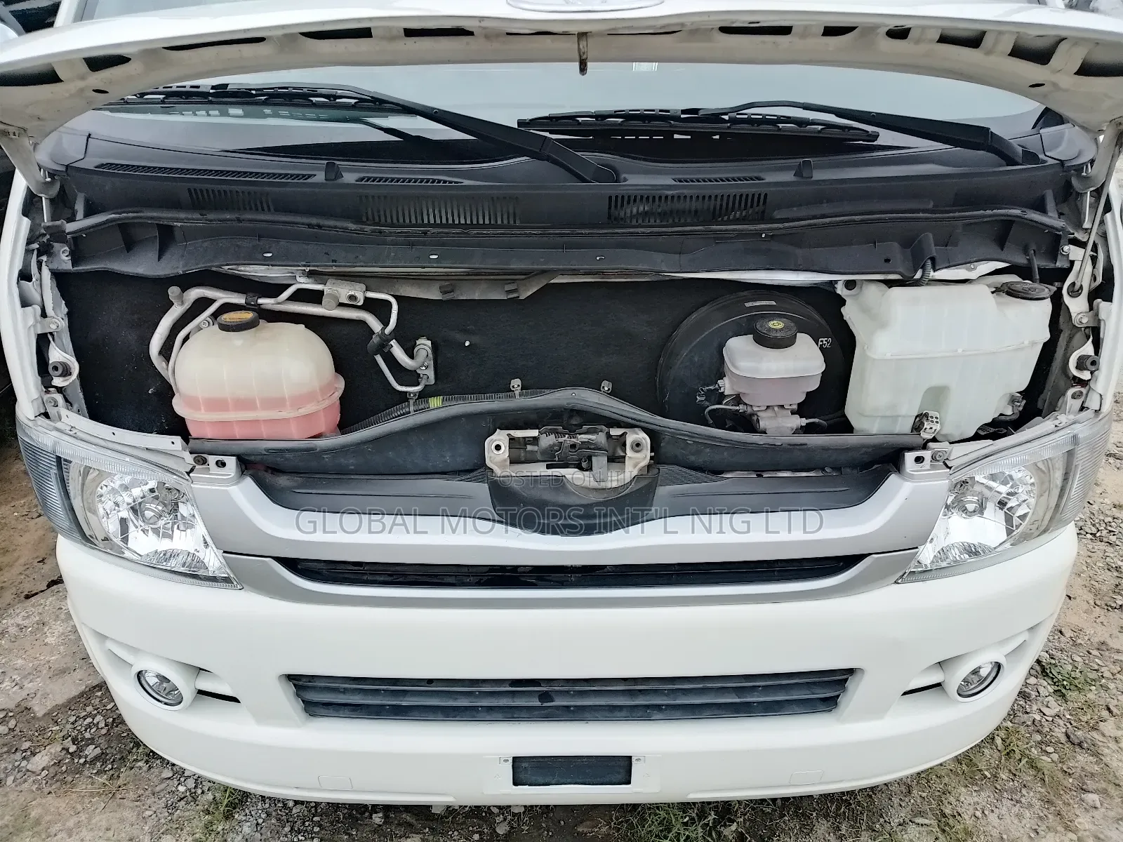 Toyota HiAce 2012 White