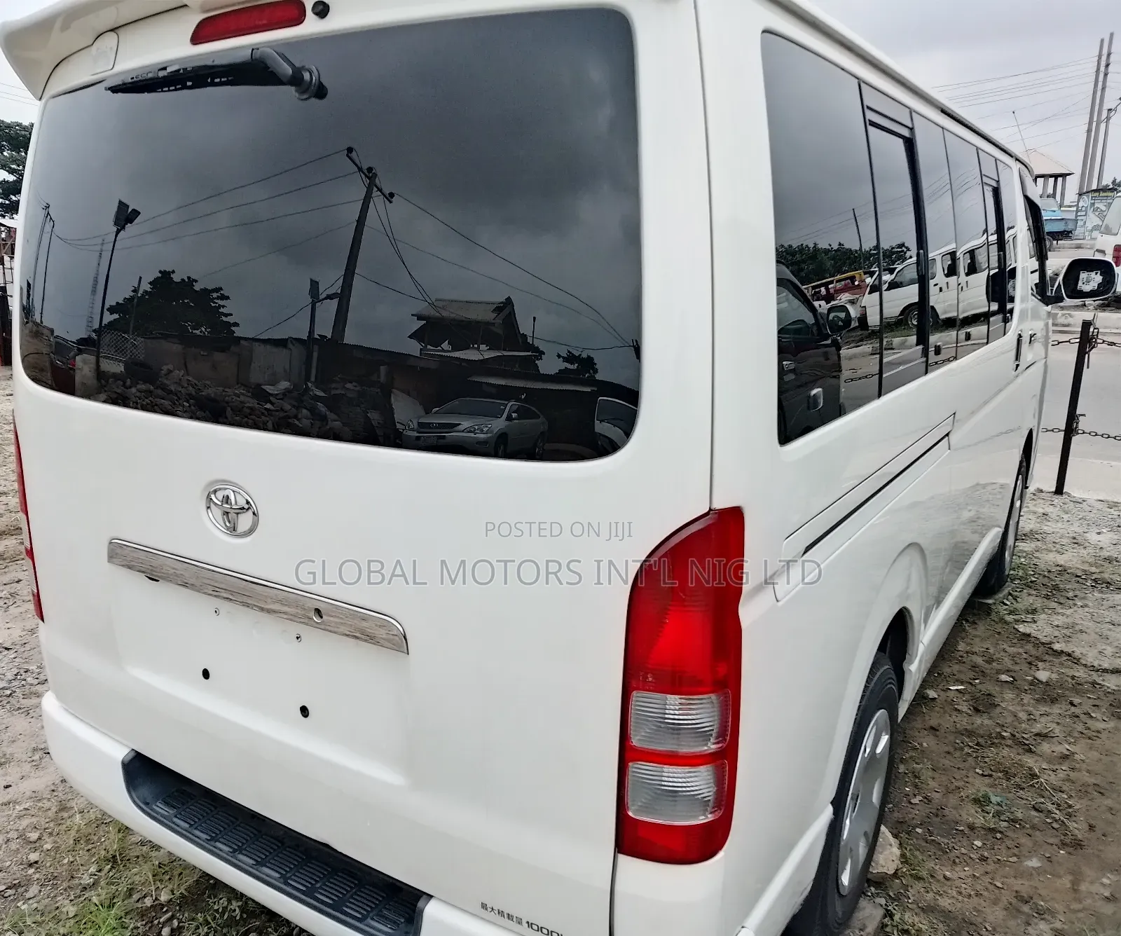 Toyota HiAce 2012 White