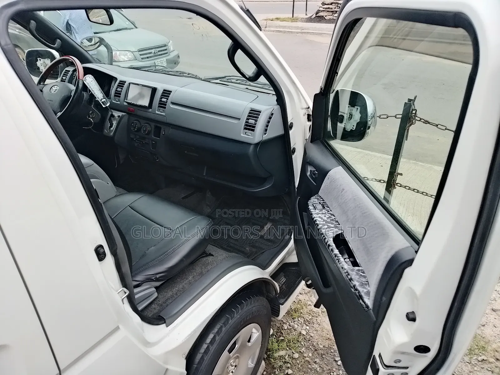 Toyota HiAce 2012 White