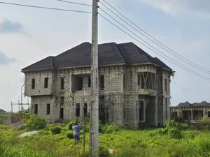 4bdrm Duplex in Warri for sale