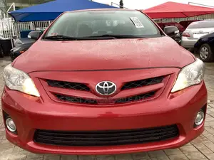 Toyota Corolla LE 4dr Sedan (1.8L 4cyl 4A) 2013 Red