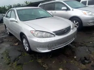 Toyota Camry LE V6 4dr Sedan (3.0L 6cyl 5A) 2005 Silver