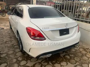 Mercedes-Benz C300 Sport 4dr RWD Sedan (2.0L 4cyl 7A) 2015 White