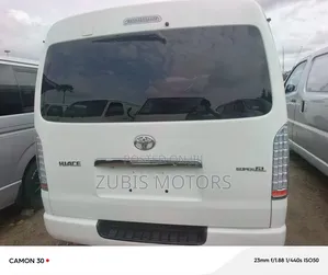 Toyota HiAce 2015 White