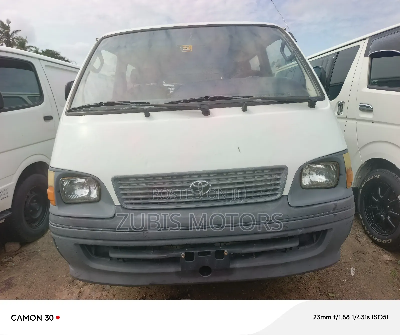 Toyota HiAce 2000 White
