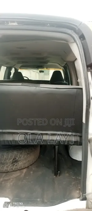 Chevrolet Shcool Bus 2004 White