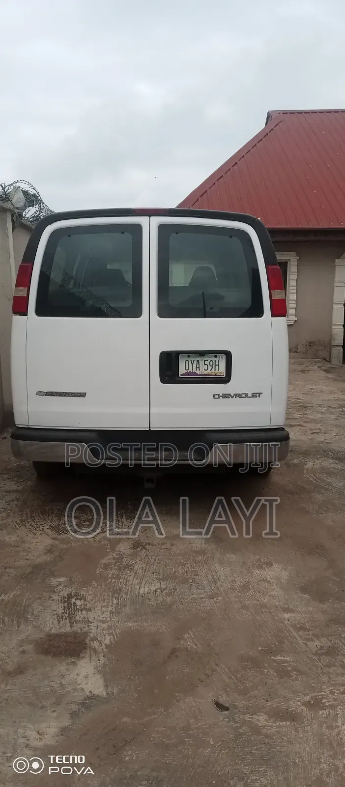 Chevrolet Shcool Bus 2004 White