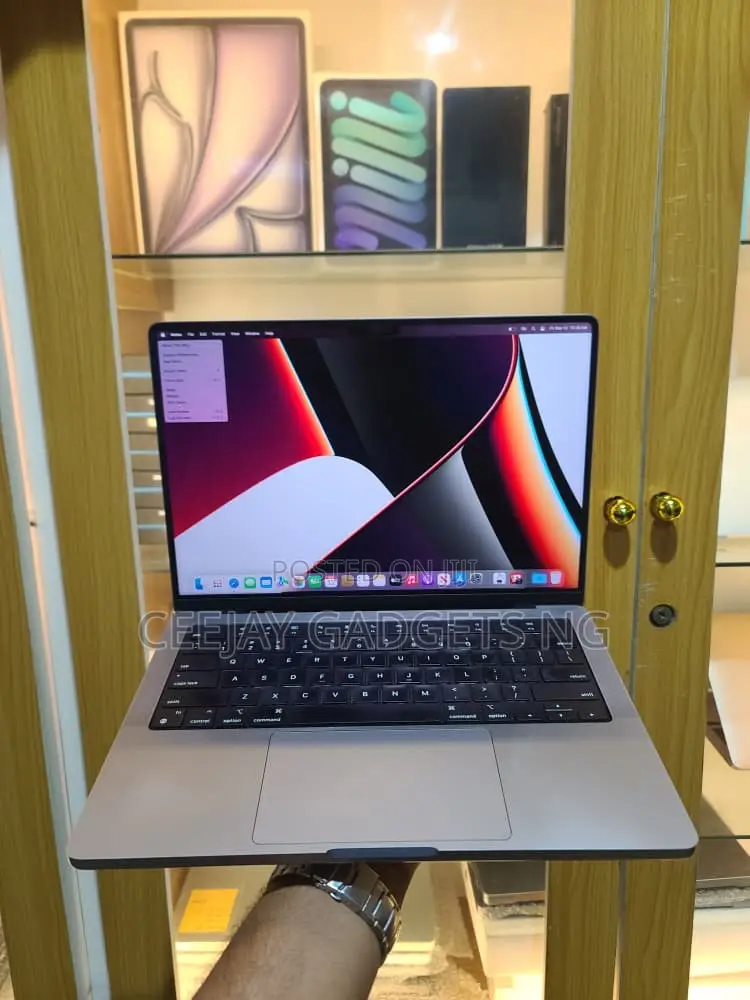 Laptop Apple MacBook Pro 2021 M1 32GB Apple M1 Pro SSD 1T