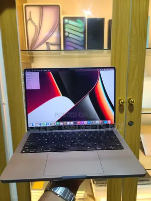 Laptop Apple MacBook Pro 2021 M1 32GB Apple M1 Pro SSD 1T
