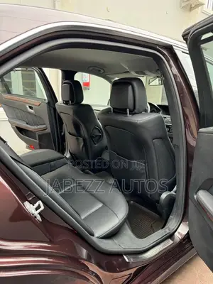 Mercedes-Benz E200 2013 Brown