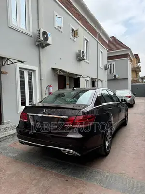 Mercedes-Benz E200 2013 Brown