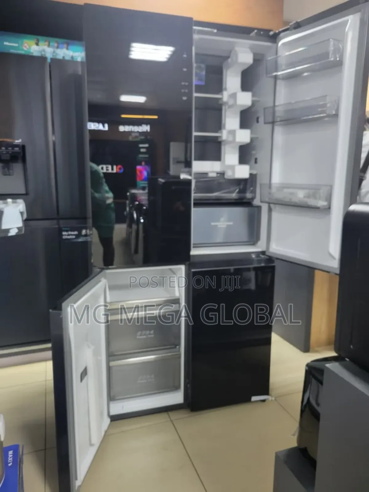 Hisense Side by Side Glass Mirror Face With Dispenser