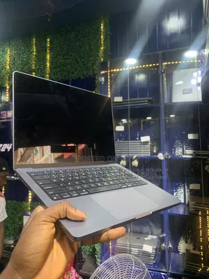Laptop Apple MacBook Pro 2021 M1 16GB Apple M1 Pro SSD 512GB