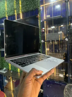 Laptop Apple MacBook Pro 2019 16GB Intel Core I5 SSD 512GB