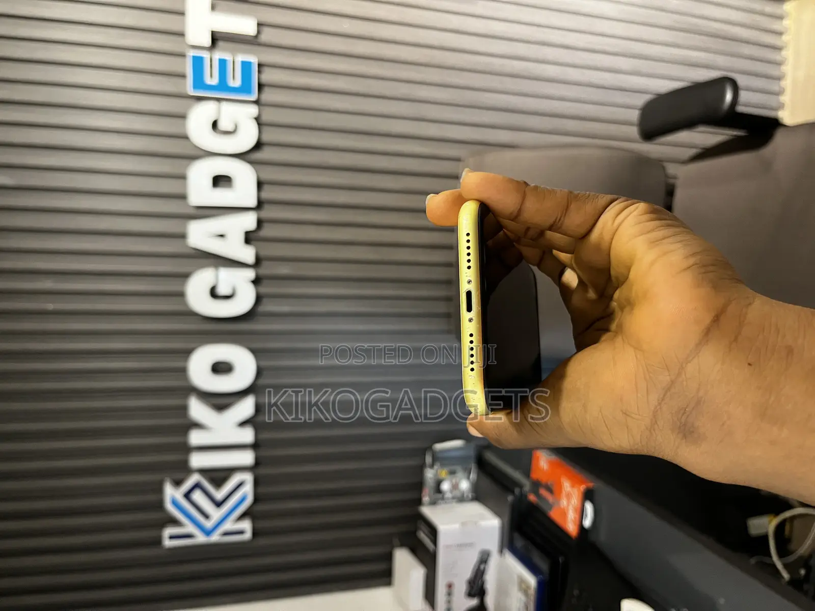 Apple iPhone 11 64 GB Yellow