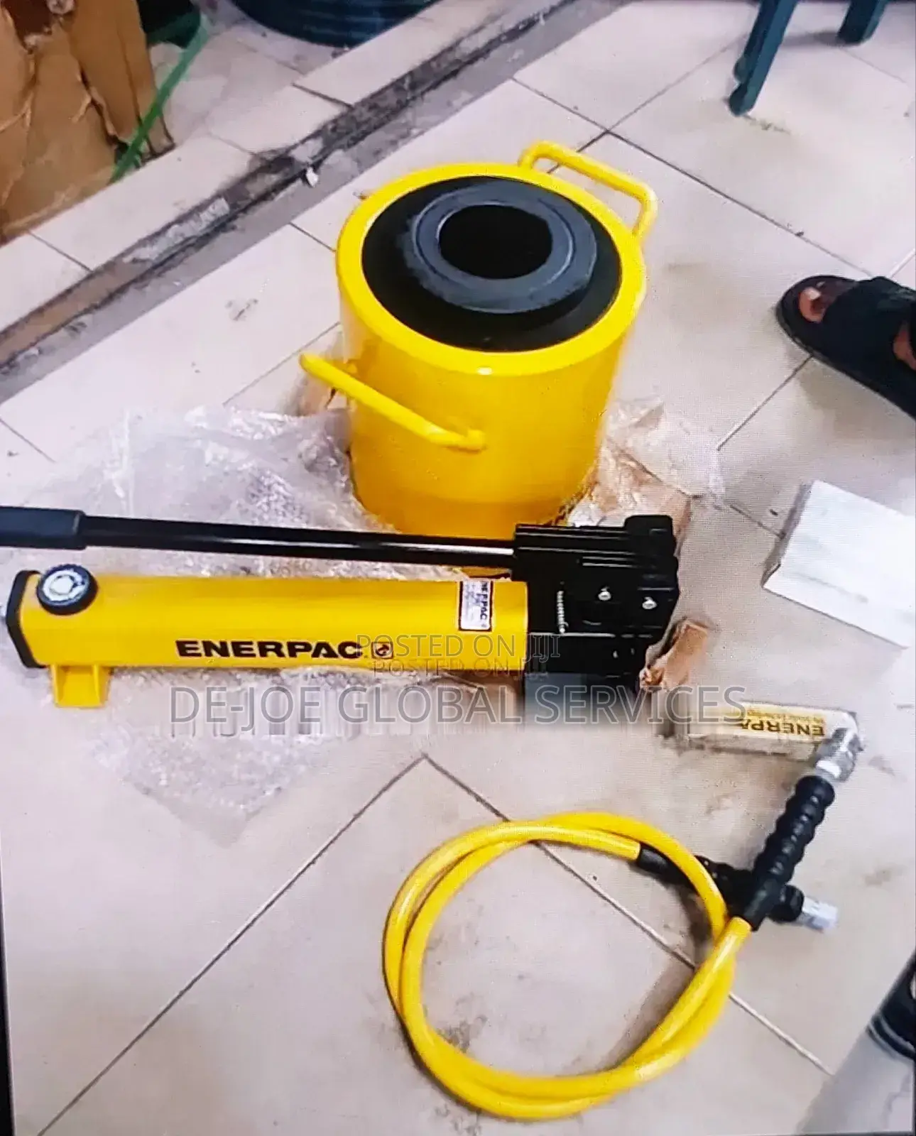 Enerpac Hollow Jack and Hand Pump Set