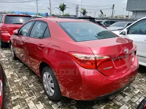 Toyota Corolla XLE 4dr Sedan (1.8L 4cyl CVT) 2017 Beige