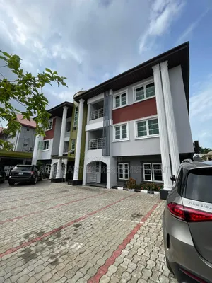 Furnished 3bdrm Block of Flats in Off Admiralty Lekki for rent