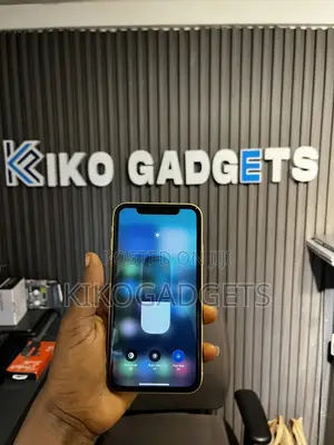 Apple iPhone 11 64 GB Yellow