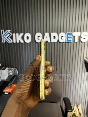 Apple iPhone 11 64 GB Yellow