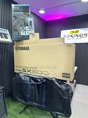 Yamaha PSR-Sx600 Keyboard Bundle - Stand, Seat, Bag Sustain Pedal