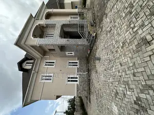 6bdrm Duplex in Zone B for sale