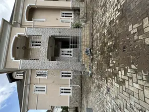 6bdrm Duplex in Zone B for sale