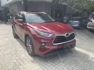 Toyota Highlander XLE 2021 Red