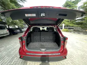 Toyota Highlander XLE 2021 Red