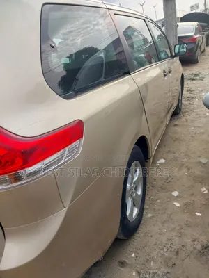 Toyota Sienna 2013 Gold